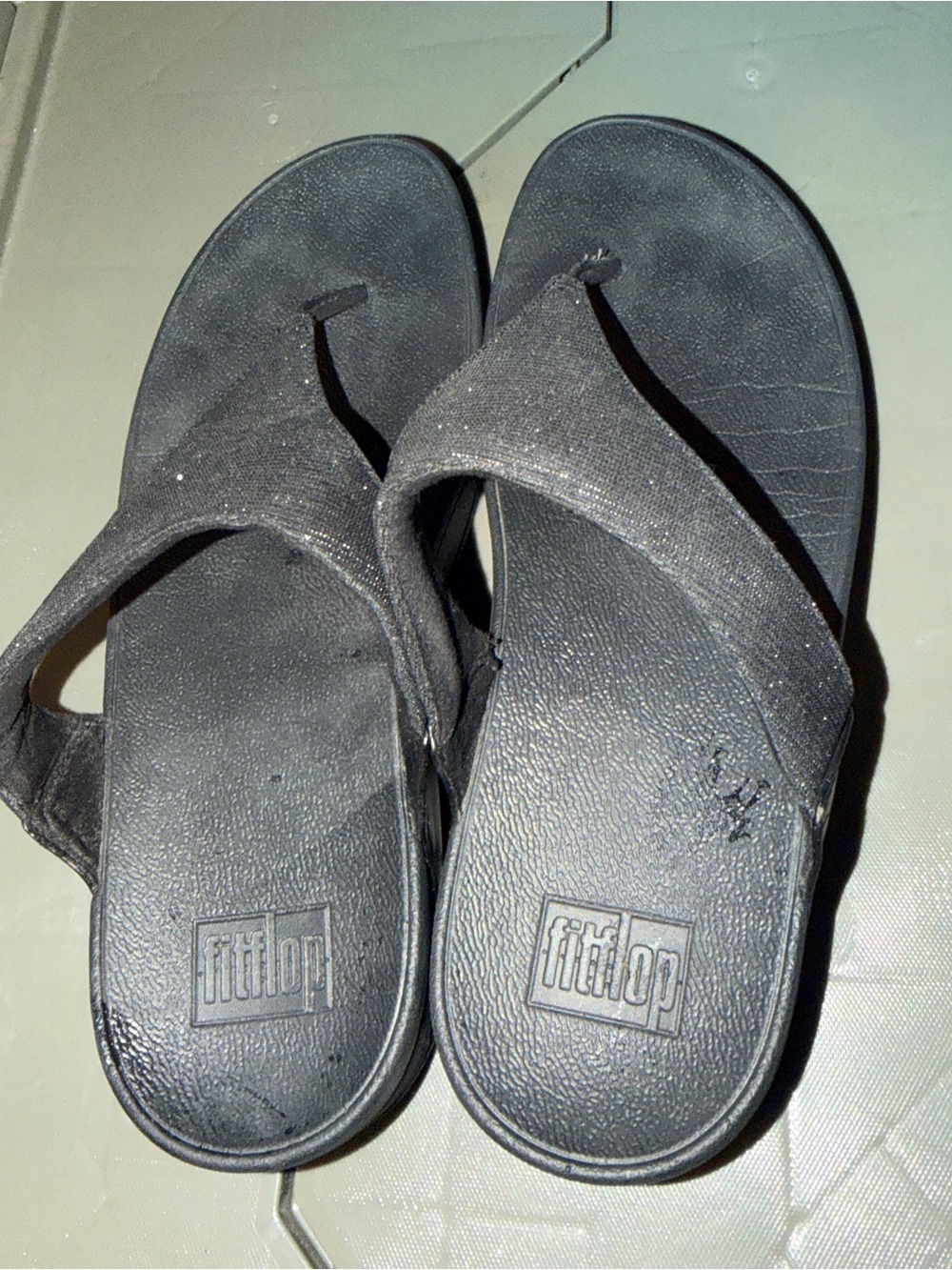 FitFlop Lulu Shimmerlux Toe-Post Sandals Black size 10